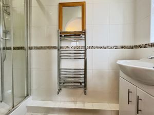 En-suite- click for photo gallery